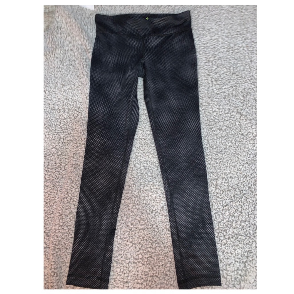 Black and grey scaly patterned leggings